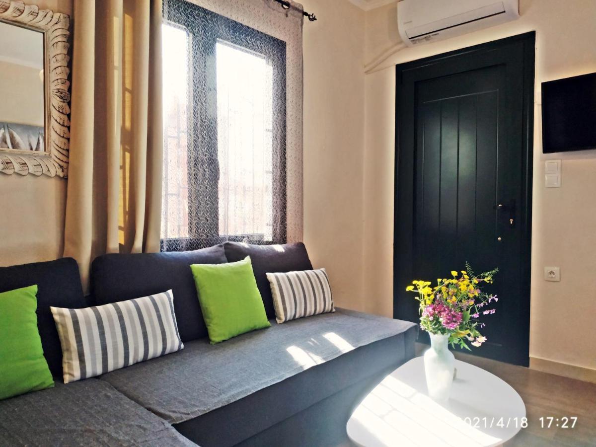 Old Harbour Apartments By Corfuescapes Гайос Екстериор снимка